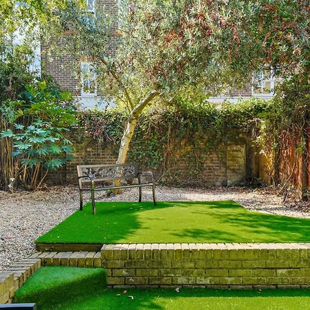 3 Bedroom Mews Home - Clapham Common - Free Private Parking - Sleeps 5 - Newly Refurbished - Sweetpea & Pillow Properties لندن المظهر الخارجي الصورة
