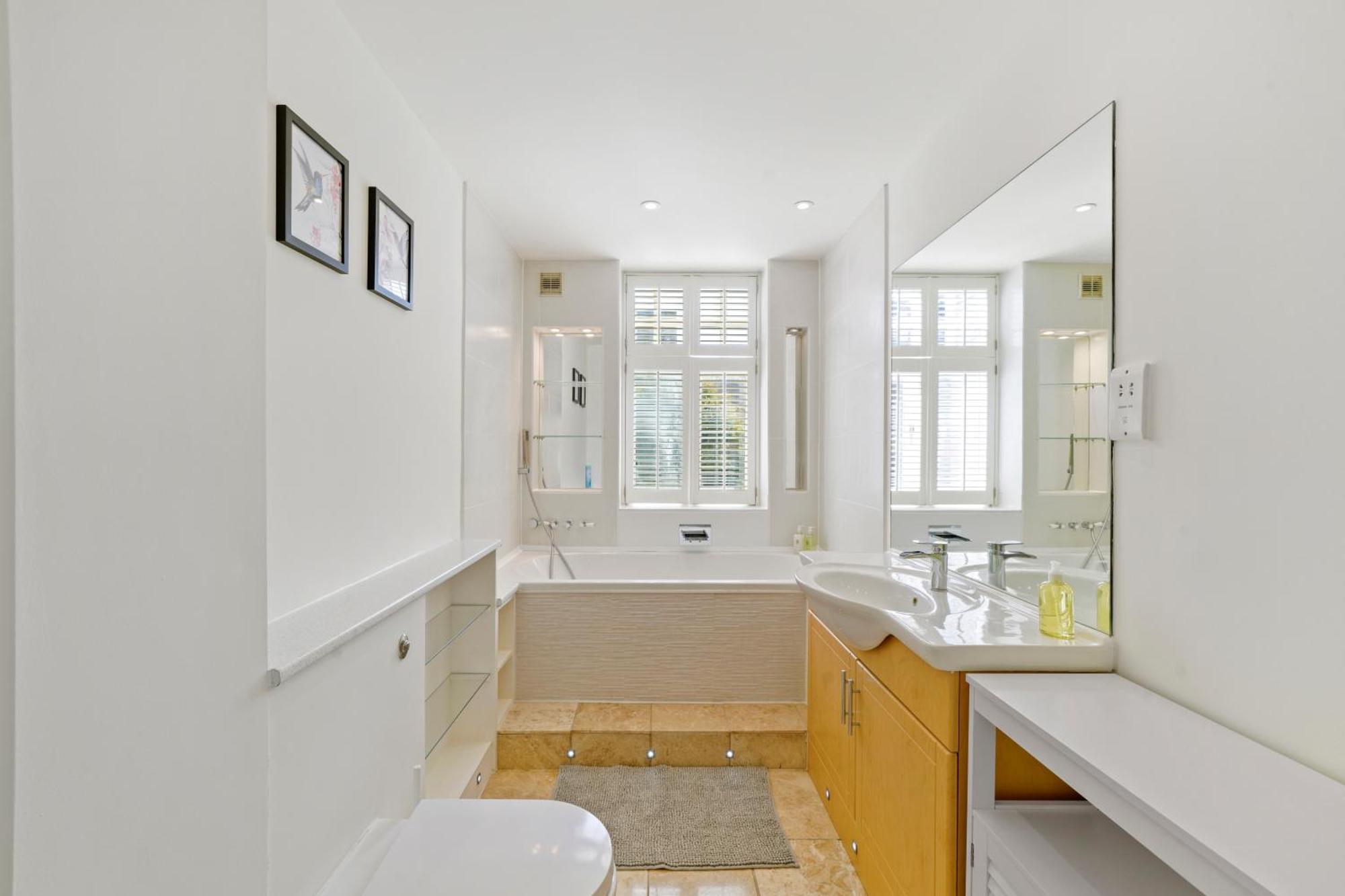 3 Bedroom Mews Home - Clapham Common - Free Private Parking - Sleeps 5 - Newly Refurbished - Sweetpea & Pillow Properties لندن المظهر الخارجي الصورة