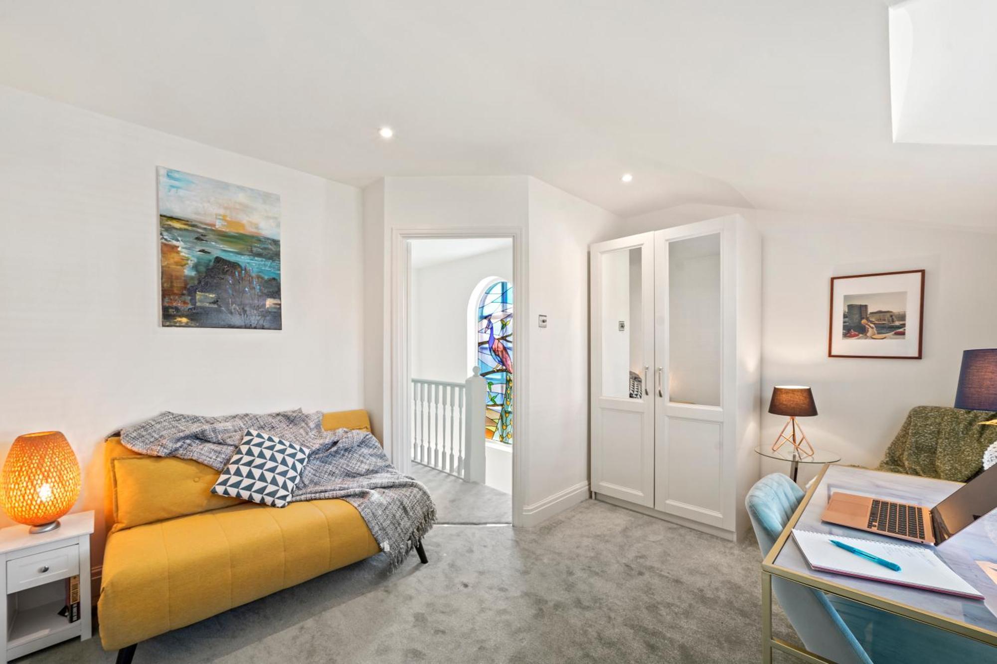 3 Bedroom Mews Home - Clapham Common - Free Private Parking - Sleeps 5 - Newly Refurbished - Sweetpea & Pillow Properties لندن المظهر الخارجي الصورة