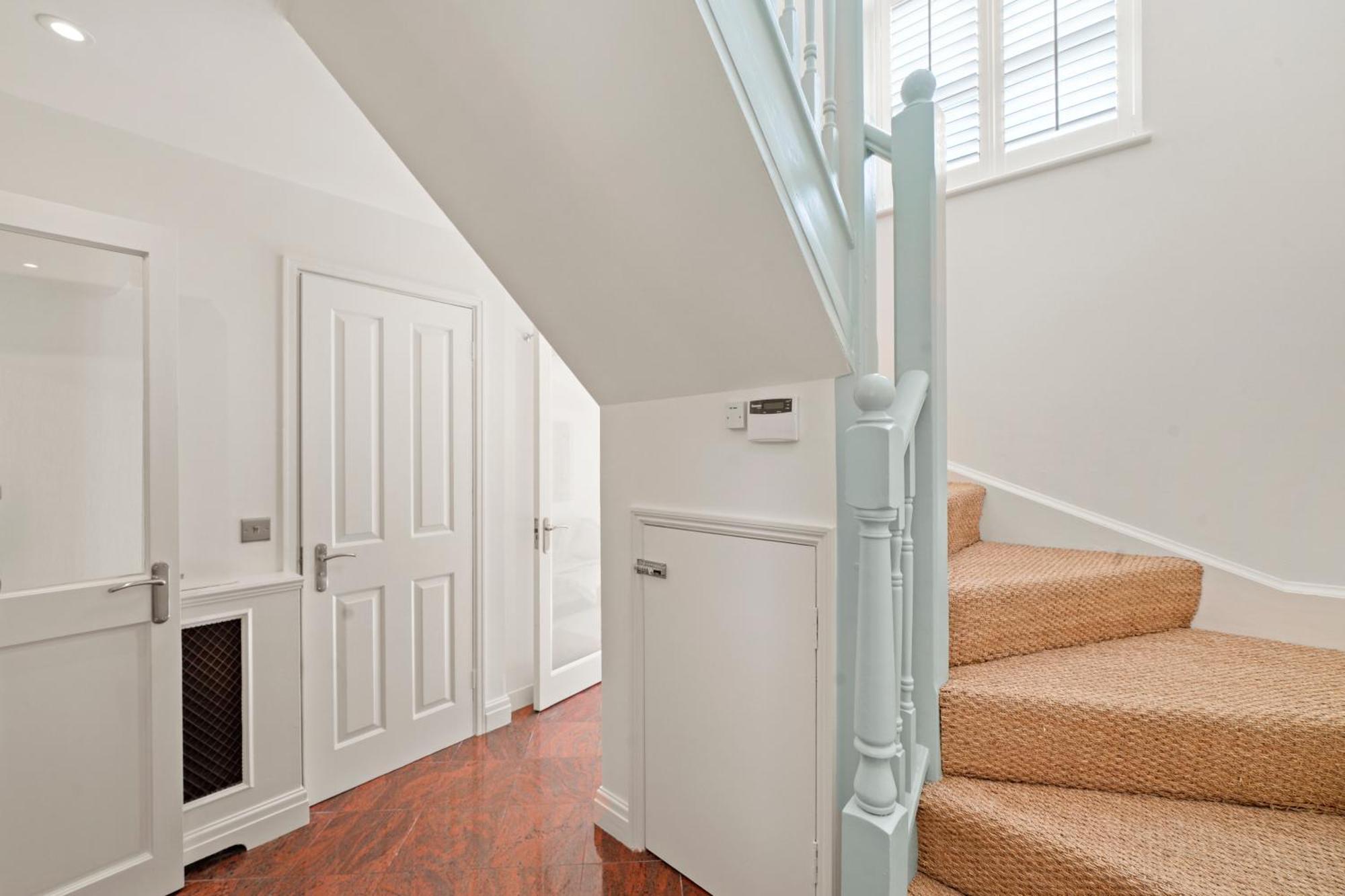 3 Bedroom Mews Home - Clapham Common - Free Private Parking - Sleeps 5 - Newly Refurbished - Sweetpea & Pillow Properties لندن المظهر الخارجي الصورة